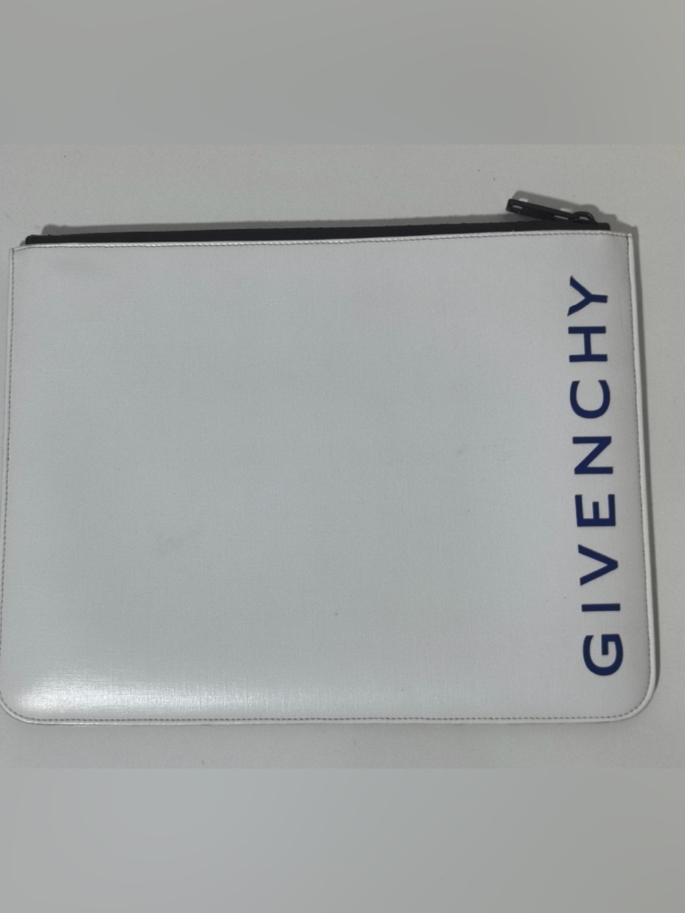 Pre-Owned Givenchy White Leather Logo Print Zip Pouch